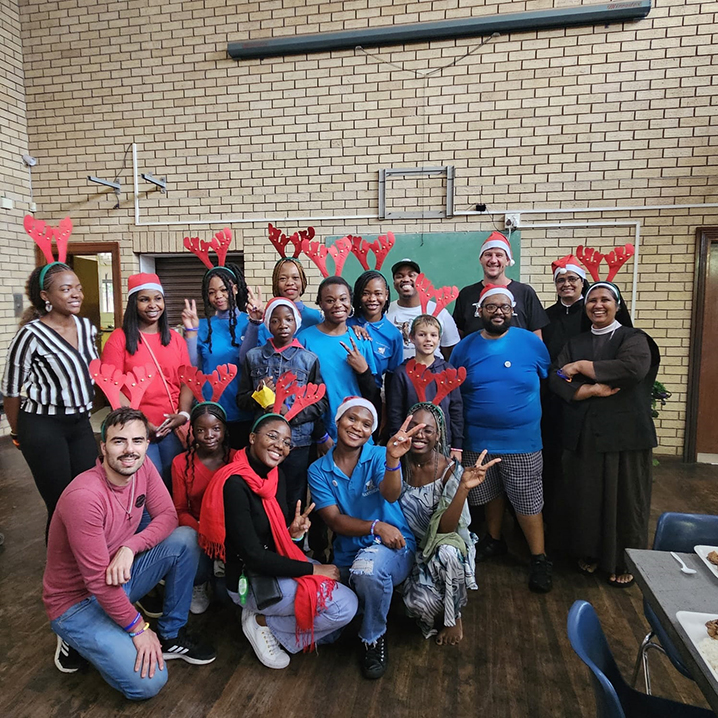 The volunteers assisting at the Christmas Lunch held in Sunnyside.