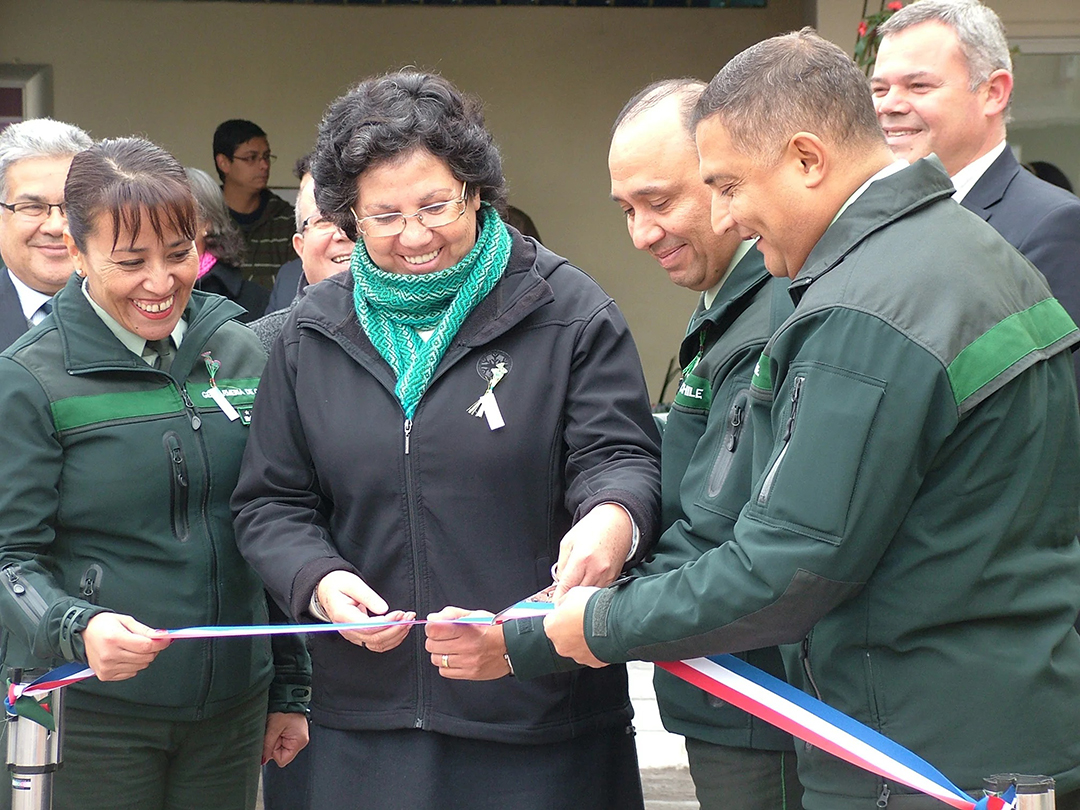 Inauguration of Espacio Mandela, which offers skills, workshops, sports activities, schooling, spiritual and psychological assistance, etc. Source: hogardecristo.cl.